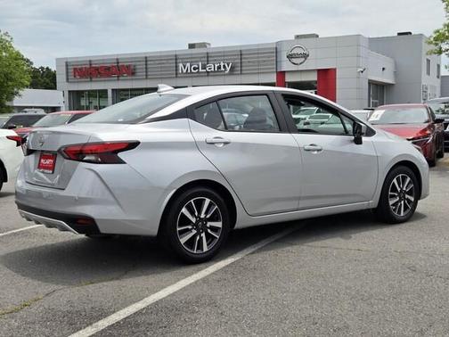 Brilliant Silver Metallic 2025 Nissan Versa 1.6 SV