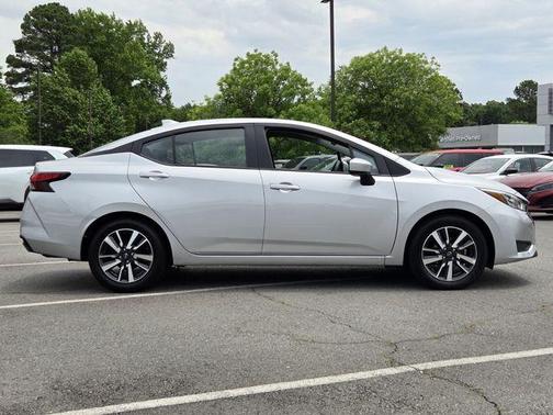 Brilliant Silver Metallic 2025 Nissan Versa 1.6 SV