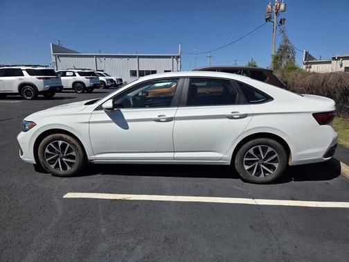 Pure White 2022 Volkswagen Jetta 1.5T S