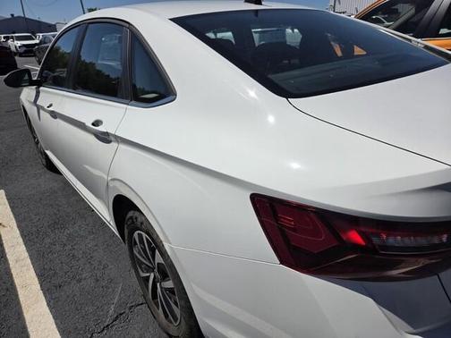 Pure White 2022 Volkswagen Jetta 1.5T S