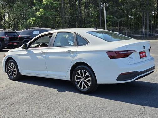 Pure White 2022 Volkswagen Jetta 1.5T S