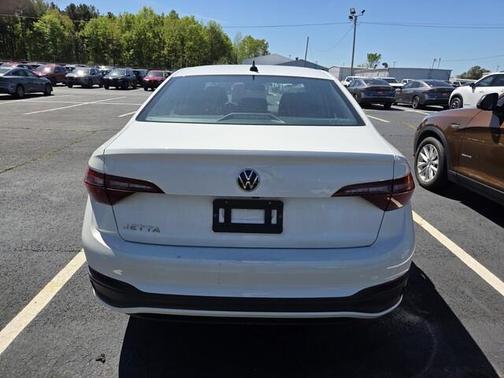 Pure White 2022 Volkswagen Jetta 1.5T S