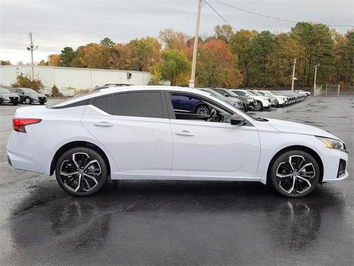 2025 Nissan Altima SR