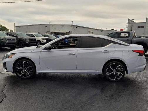 2025 Nissan Altima SR