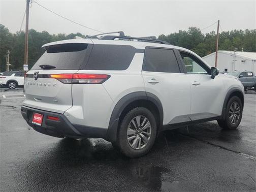 2022 Nissan Pathfinder SV