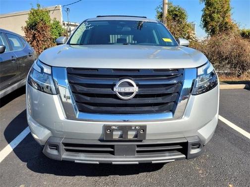 2022 Nissan Pathfinder SV