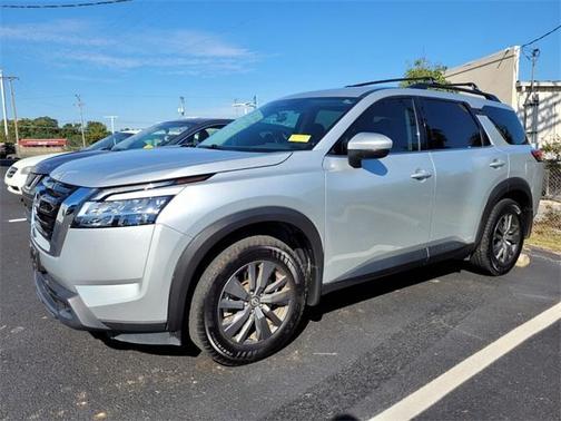 2022 Nissan Pathfinder SV