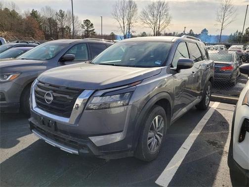 2025 Nissan Pathfinder SL