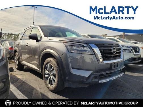 2025 Nissan Pathfinder SL