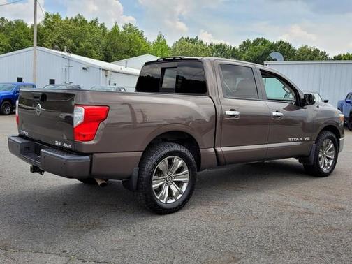 2019 Nissan Titan SV