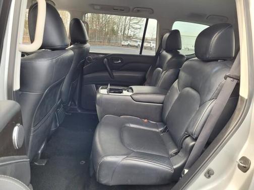 2022 INFINITI QX80 Luxe