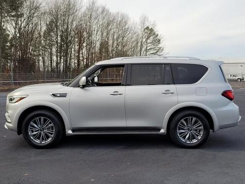 2022 INFINITI QX80 Luxe