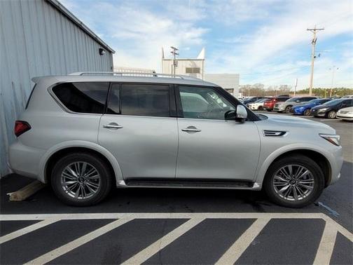 2022 INFINITI QX80 Luxe