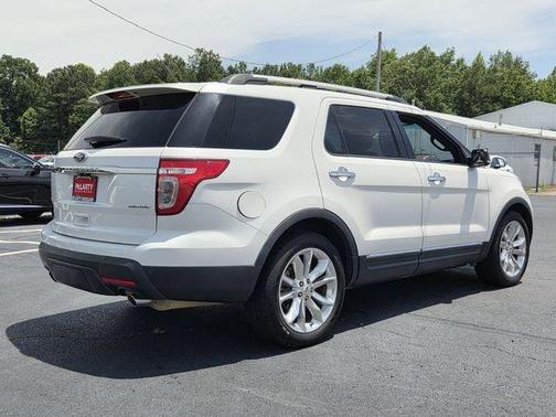 White Platinum Clearcoat Metallic 2013 Ford Explorer XLT
