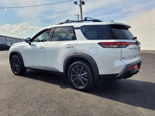 Everest White P 2026 Nissan Pathfinder SL