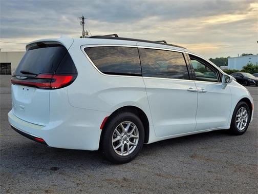 2022 Chrysler Pacifica Touring-L