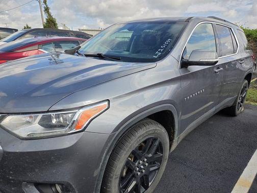 Satin Steel Metallic 2020 Chevrolet Traverse LT Cloth