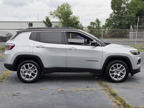 Silver Zynith 2025 Jeep Compass Limited
