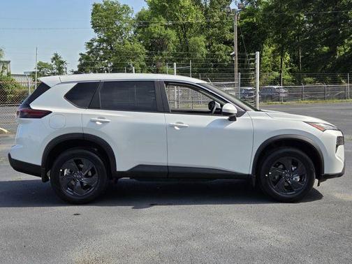 Everest White P 2026 Nissan Rogue SV