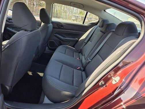 Garnet Pearl 2025 Nissan Altima SV