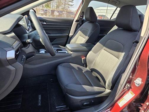 Garnet Pearl 2025 Nissan Altima SV