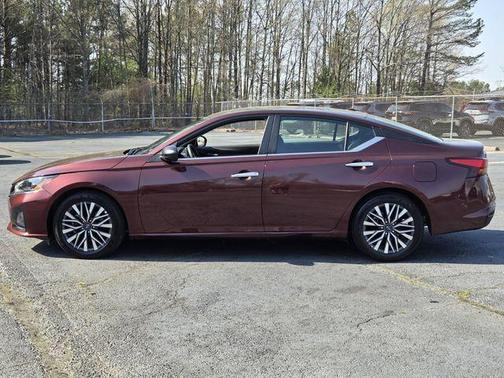Garnet Pearl 2025 Nissan Altima SV