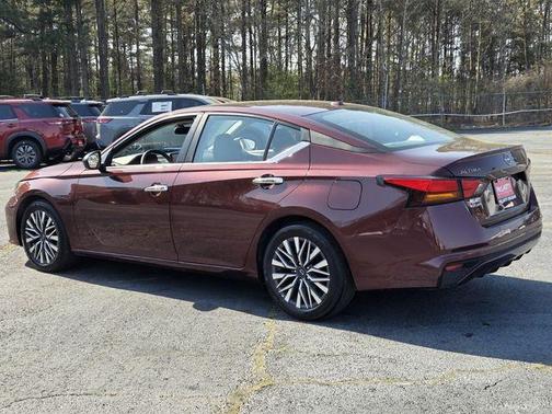 Garnet Pearl 2025 Nissan Altima SV