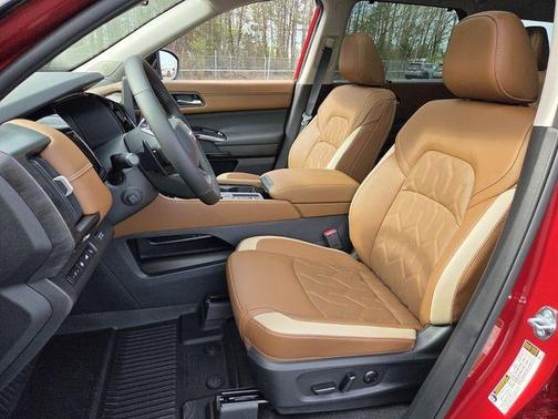 2t Red Blk Roof 2026 Nissan Pathfinder Platinum