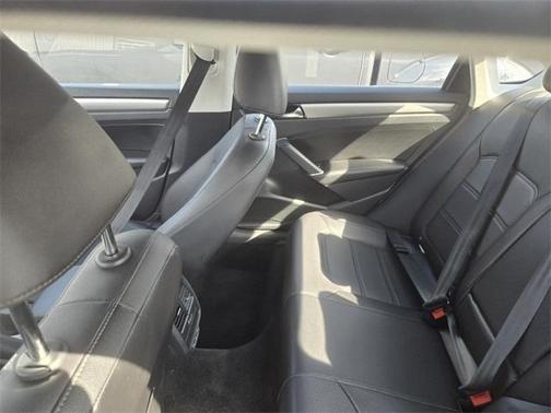 2022 Volkswagen Passat 2.0T SE