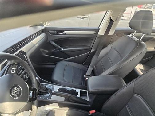 2022 Volkswagen Passat 2.0T SE