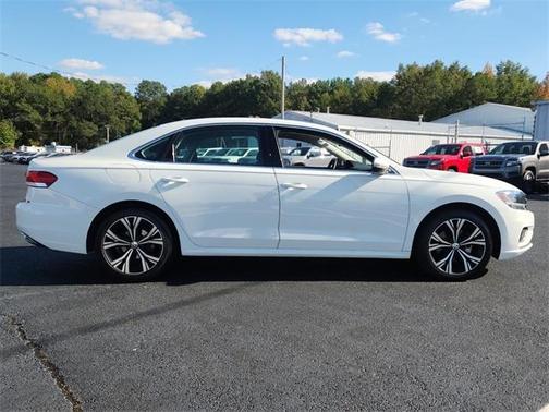2022 Volkswagen Passat 2.0T SE