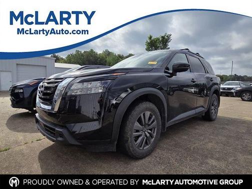 Black 2024 Nissan Pathfinder SV
