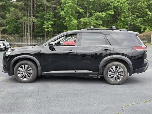 Black 2024 Nissan Pathfinder SV