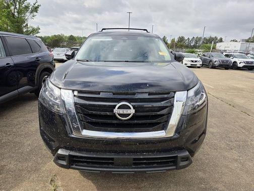 Black 2024 Nissan Pathfinder SV