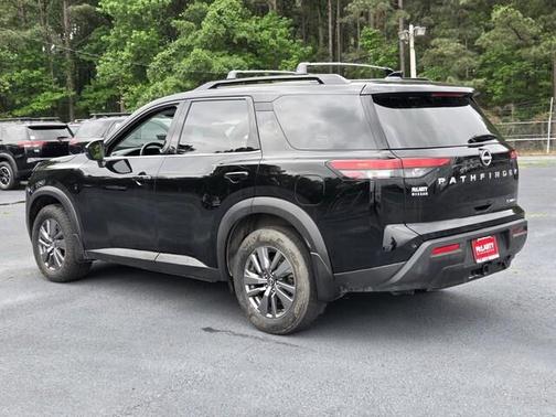 Black 2024 Nissan Pathfinder SV