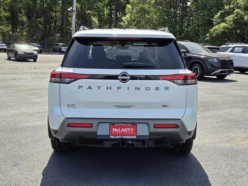 Everest White P 2026 Nissan Pathfinder SL