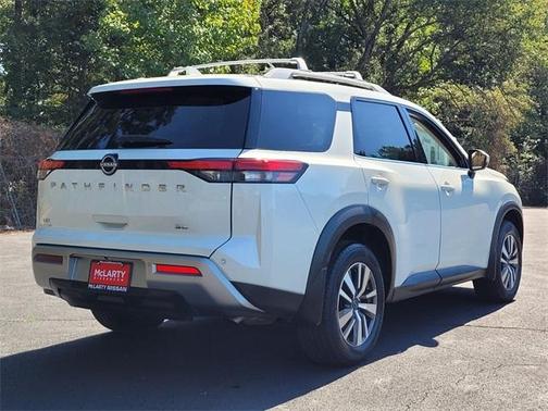 2024 Nissan Pathfinder SL
