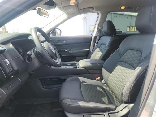 2025 Nissan Pathfinder S