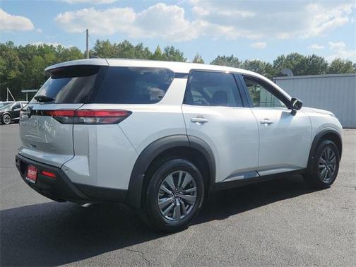 2025 Nissan Pathfinder S