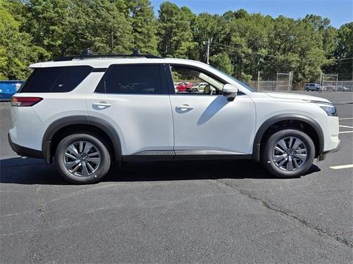 2025 Nissan Pathfinder SV