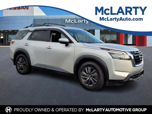 2022 Nissan Pathfinder SV