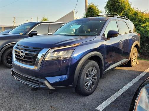 2024 Nissan Pathfinder SV