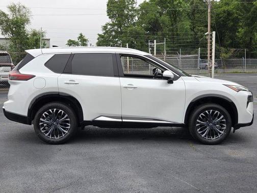 Everest White P 2026 Nissan Rogue Platinum