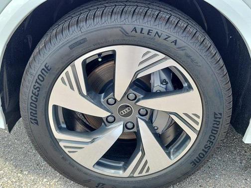 2025 Audi Q6 e-tron Premium Plus quattro