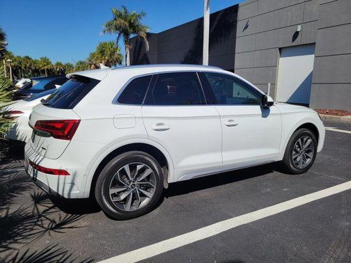 Glacier White Metallic 2021 Audi Q5 45 Prestige