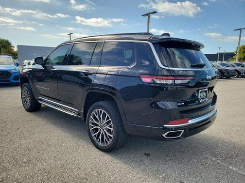 Diamond Black Crystal Pearlcoat 2024 Jeep Grand Cherokee L Summit Reserve