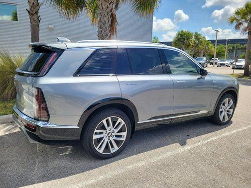 Argent Silver Metallic 2026 Cadillac VISTIQ Luxury