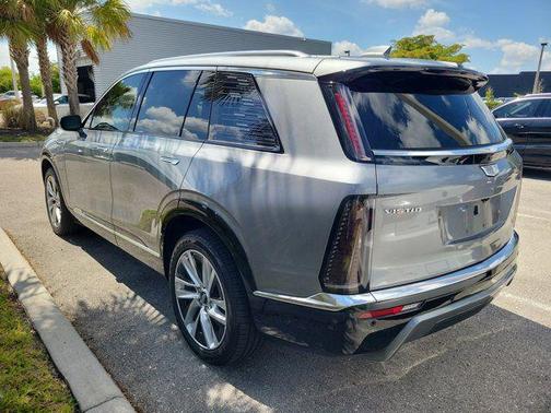 Argent Silver Metallic 2026 Cadillac VISTIQ Luxury