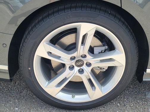 daytona gray pearl effect 2026 Audi A8 55 TFSI quattro Tiptronic