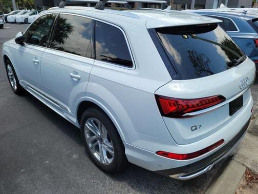 2023 Audi Q7 55 Premium Plus